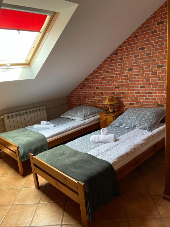 Restauracja Rozmarzyn Hotell Ostrzeszów Exteriör bild
