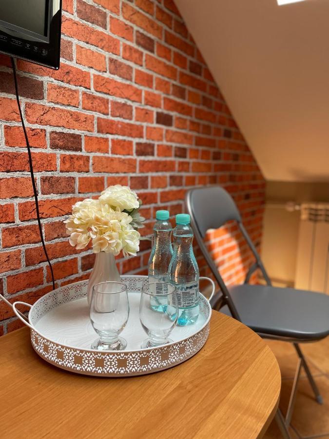 Restauracja Rozmarzyn Hotell Ostrzeszów Exteriör bild
