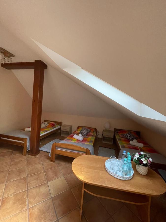 Restauracja Rozmarzyn Hotell Ostrzeszów Exteriör bild